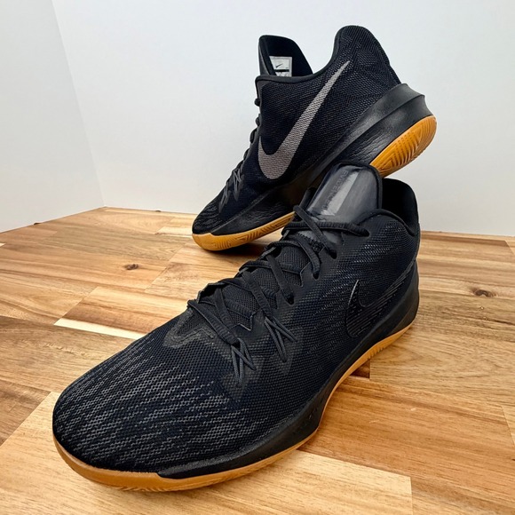 Athletic_Shoes